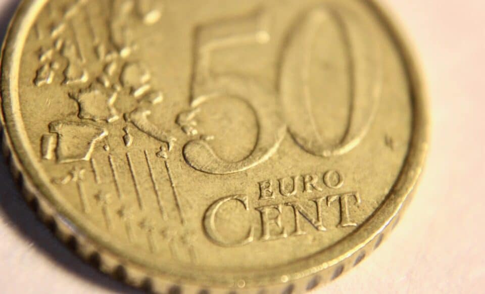 Cette image montre une pièce de 50 centimes d’euro