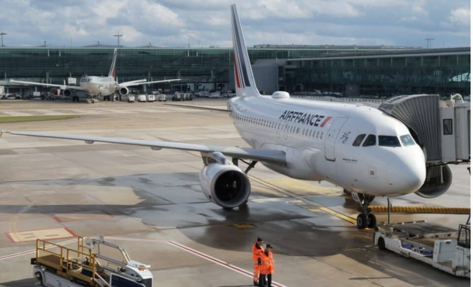 Avion appartenir à Air France-KLM qui a annoncé la hausse des prix des billets en 2025