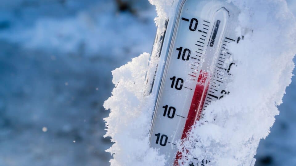 Une image d'un thermomètre qui gèle pour évoquer la météo du moment