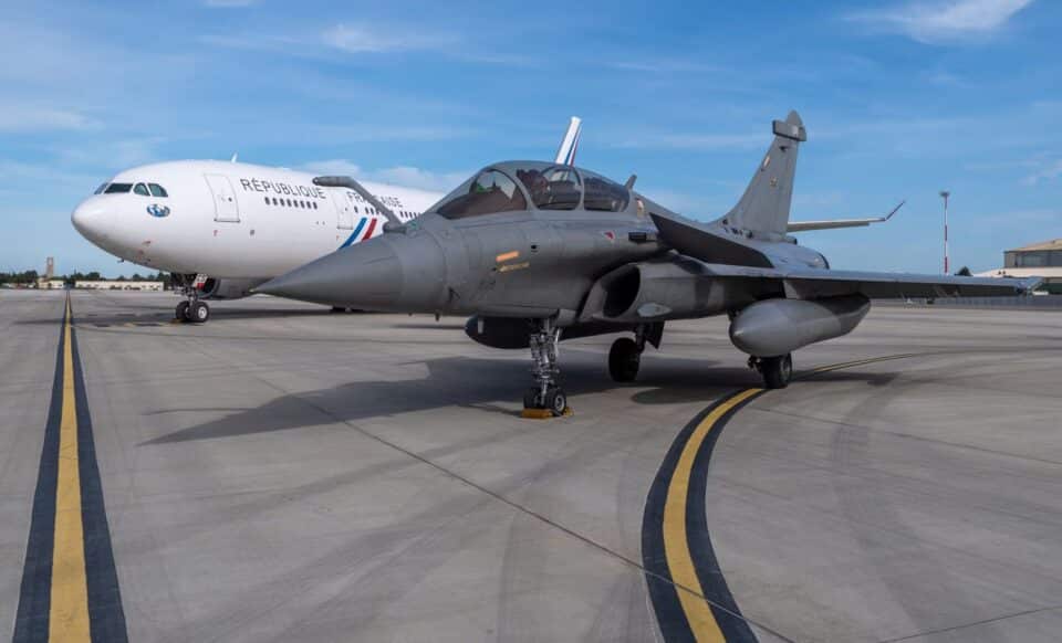 Des avions sur le tarmac d'un aéroport pour évoquer les exportations d'armement