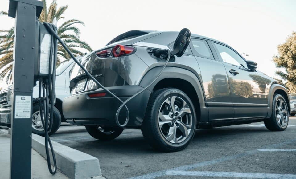 Une voiture électrique dont l'achat est concerné par le bonus écologique