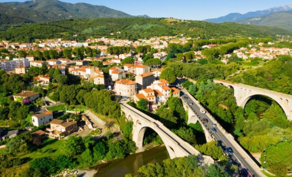 Vue aérienne d'un bout du département des Pyrénées-Orientales