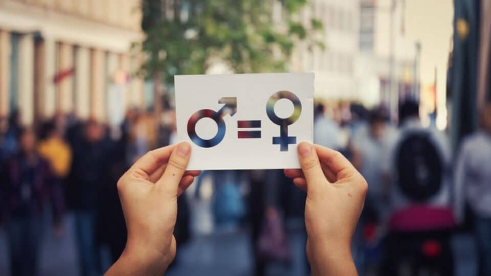 Une photo d'une pancarte qui signifie égalité femmes hommes