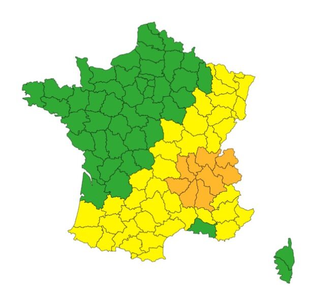 Météo : la France balayée par d'importantes intempéries, plusieurs départements placés en vigilance orange Météo