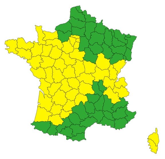 Météo : les perturbations vont se renforcer au fil de la journée, voici tous les départements placés en vigilance Météo