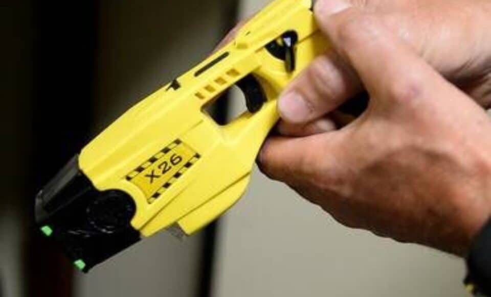 Pistolets à impulsion électrique