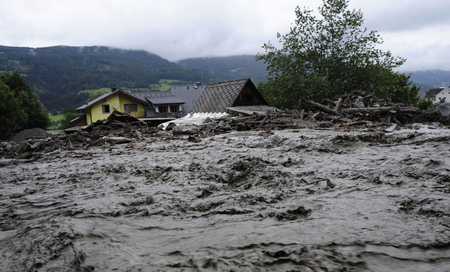 Météo : risque maximal d'inondation en raison des pluies diluviennes ...