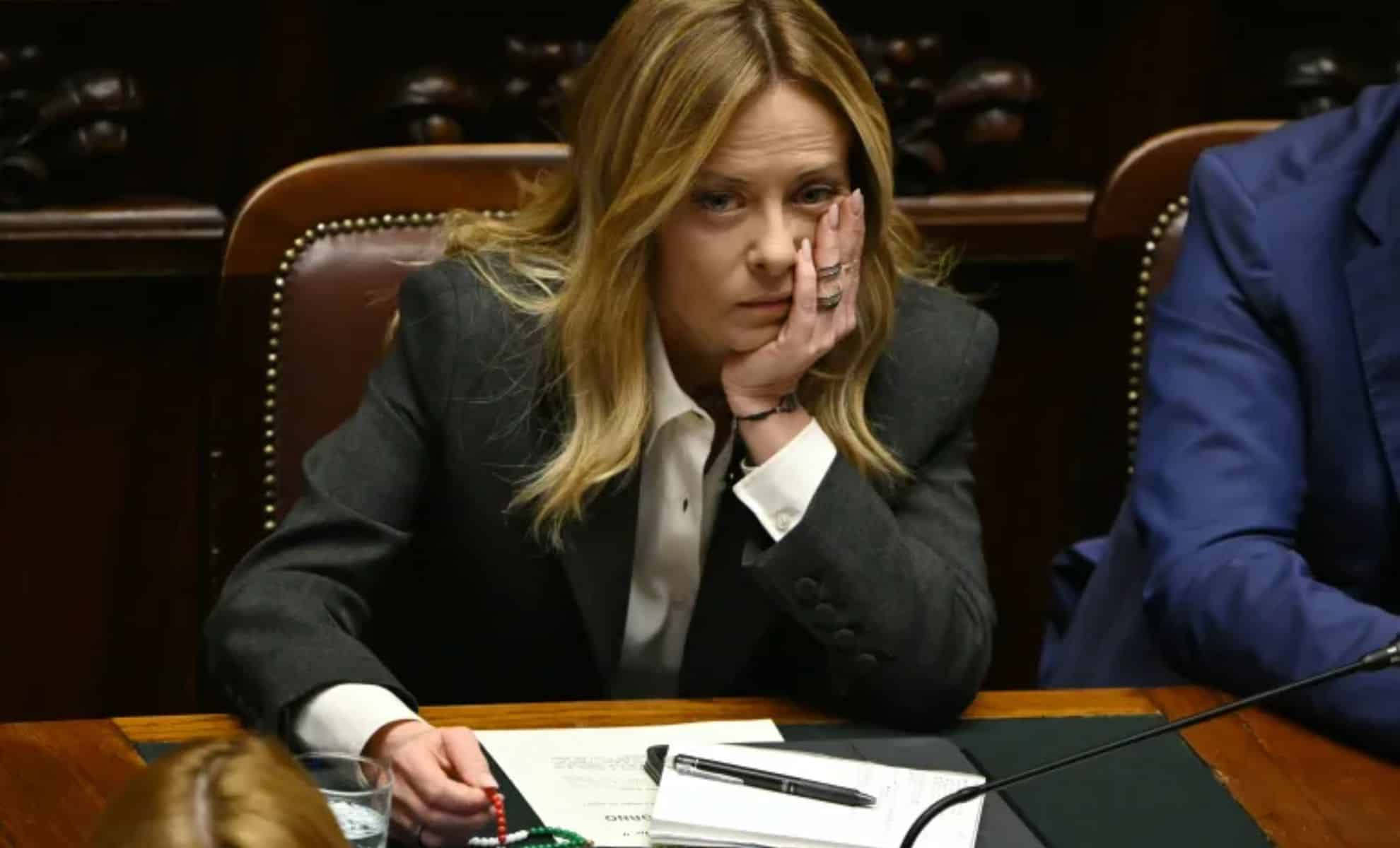 615 euros pour convaincre un migrant de quitter le pays: cette prime aux avocats voulue par Meloni divise l’opinion italienne