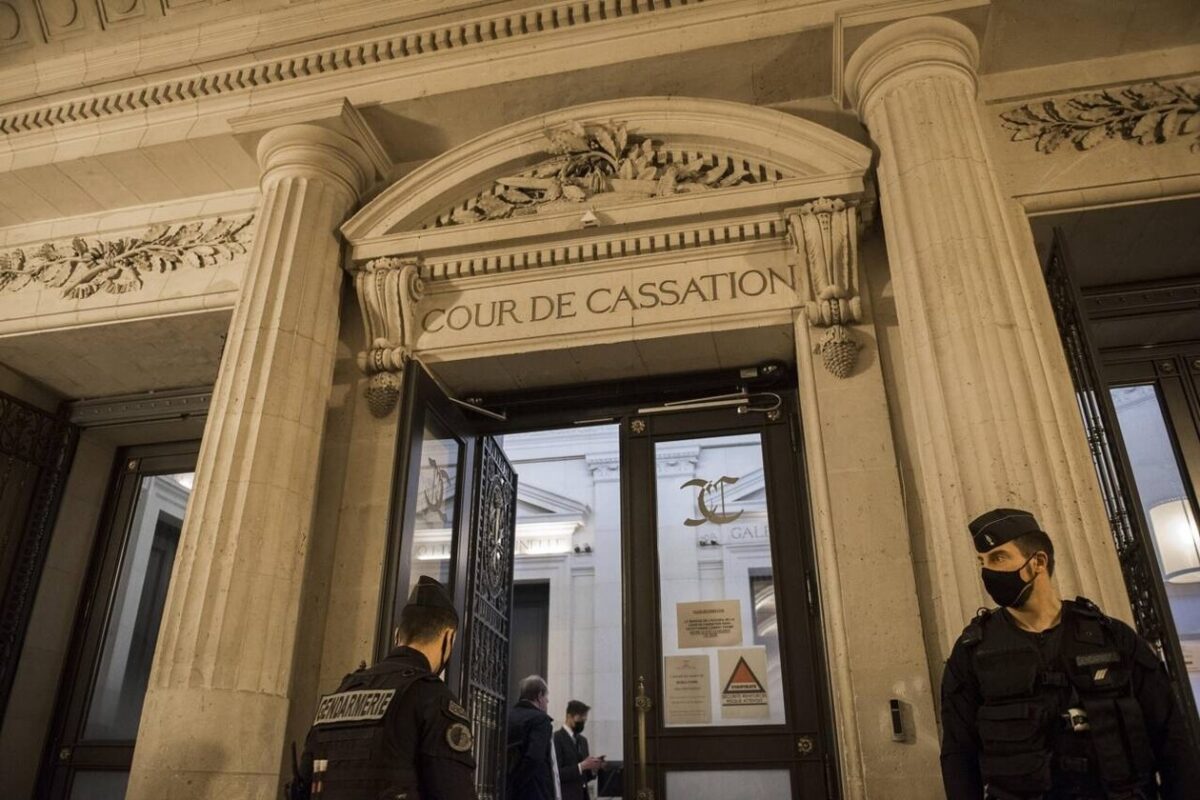 Arrêt maladie : la décision qui change les règles pour les salariés qui continuent à travailler Arrêt maladie : la décision qui change les règles pour les salariés qui continuent à travailler