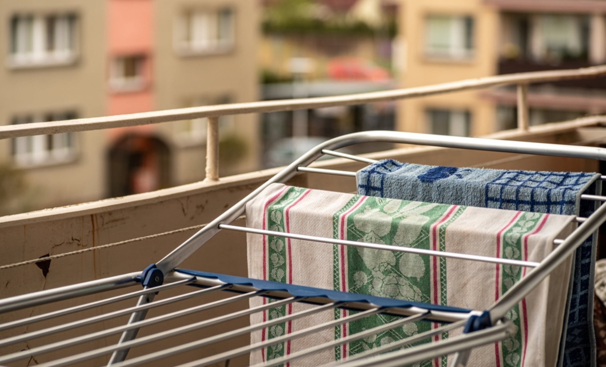 Balcon : linge, jardinières, brise-vue… pourquoi ces installations peuvent vous attirer des ennuis