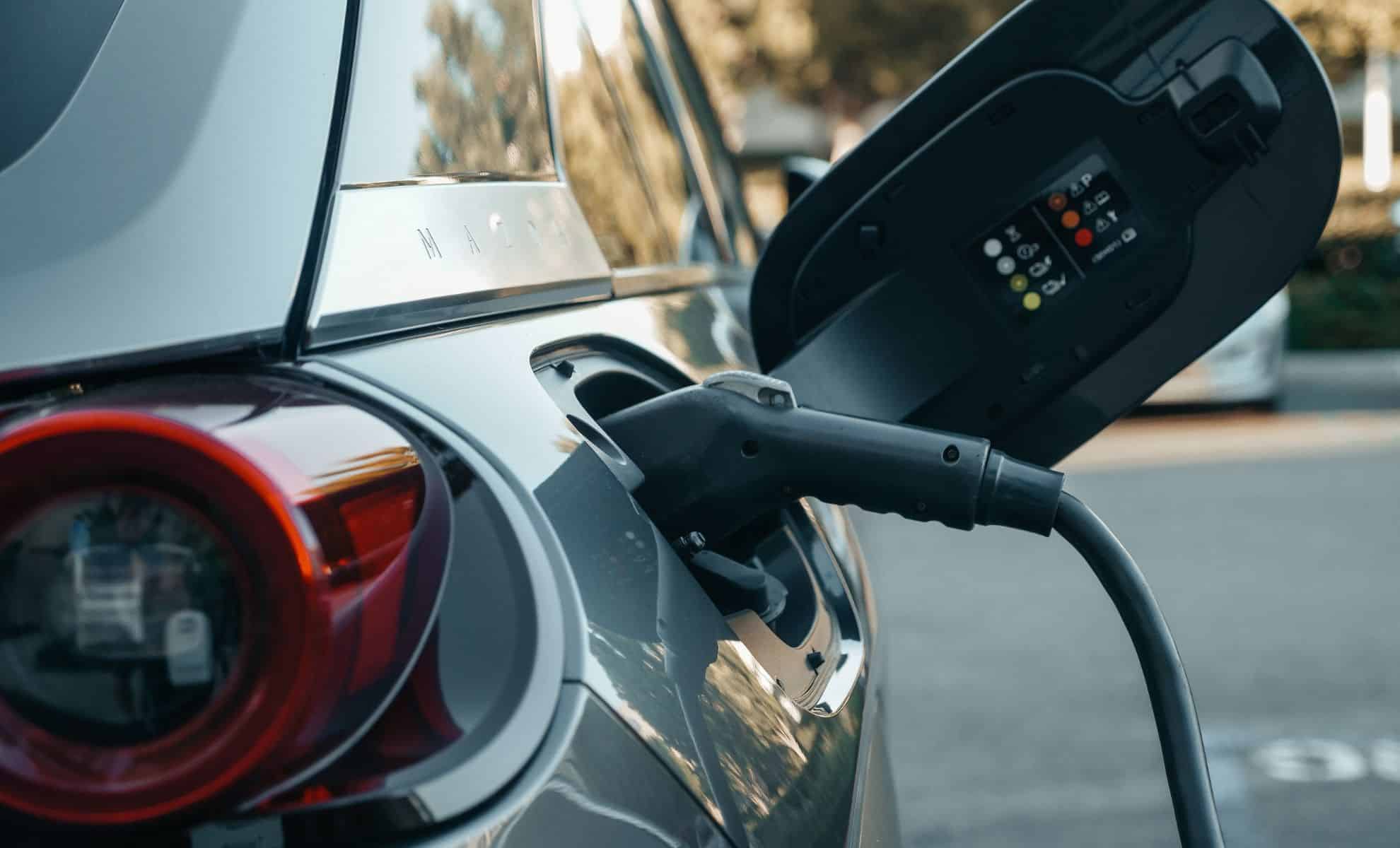 Vous voulez changer la batterie de votre voiture électrique ? pourquoi la préfecture vous interpeller
